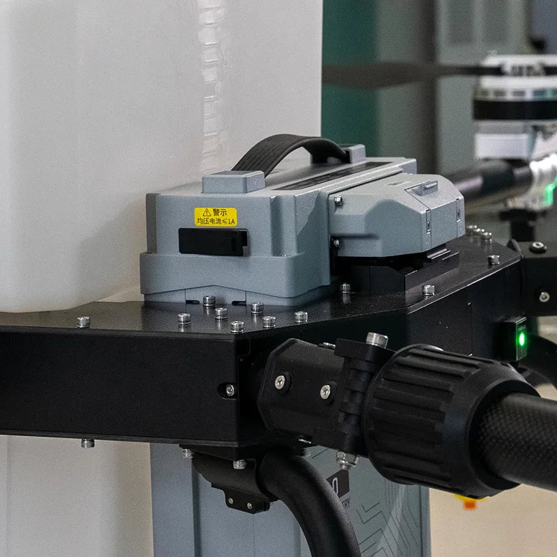 2025New Drone Remote Control Sprayer Corn Spraying Agriculture Drone Provided Carbon Fiber 70 Drones to Water Farms